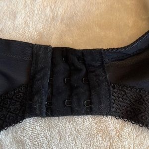 Elomi black bra size 40N